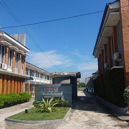 Liberty Homestay Parit  Bagian luar foto