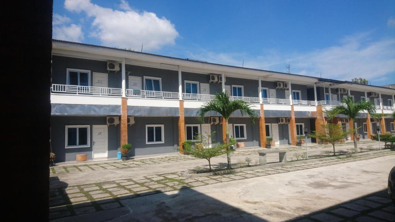 Liberty Homestay Parit  Bagian luar foto