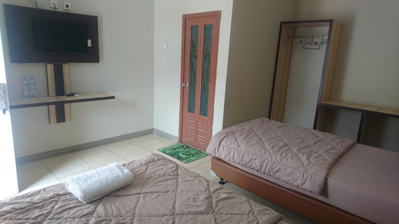 Liberty Homestay Parit  Bagian luar foto