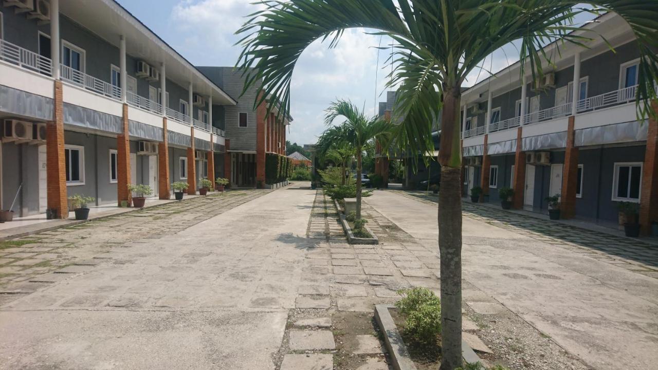 Liberty Homestay Parit  Bagian luar foto